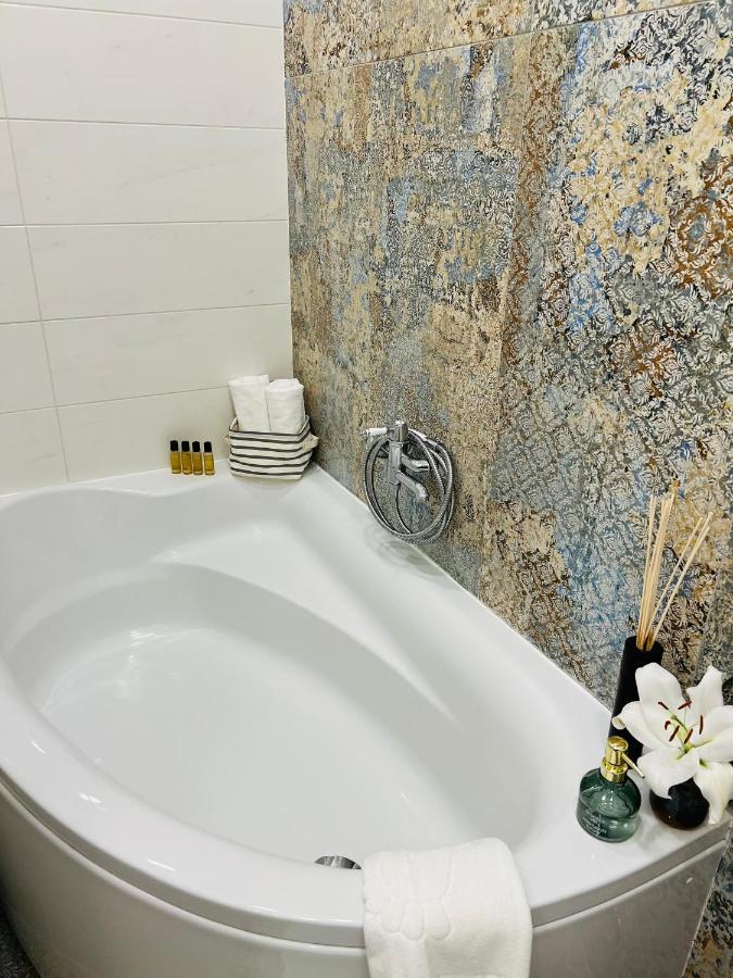 La Dolce Vita Luxury Ii With Best Free Private Parking In Center Apartmán